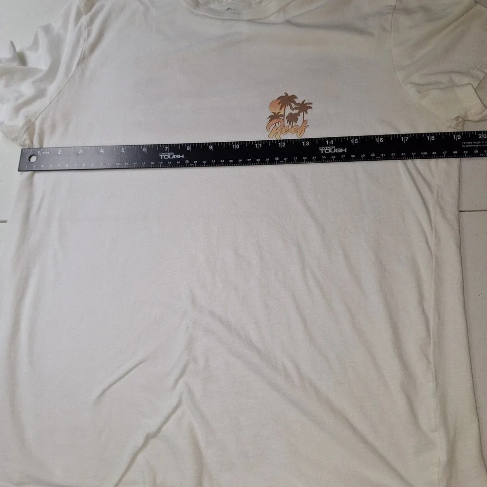 Reef T-Shirt Men's Size M Off White‎ Short Sleeve Crew Neck California Surf